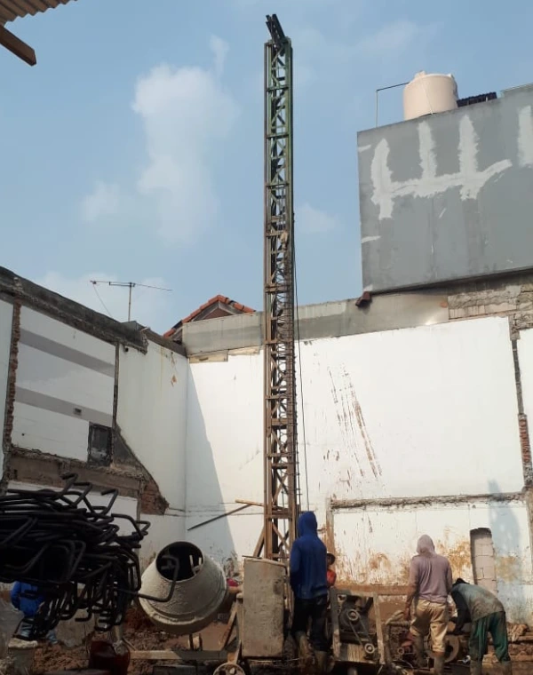Pengeboran Pondasi Bore Pile menggunakan mesin mini crane Pengeboran Pondasi Bore Pile menggunakan mesin mini crane